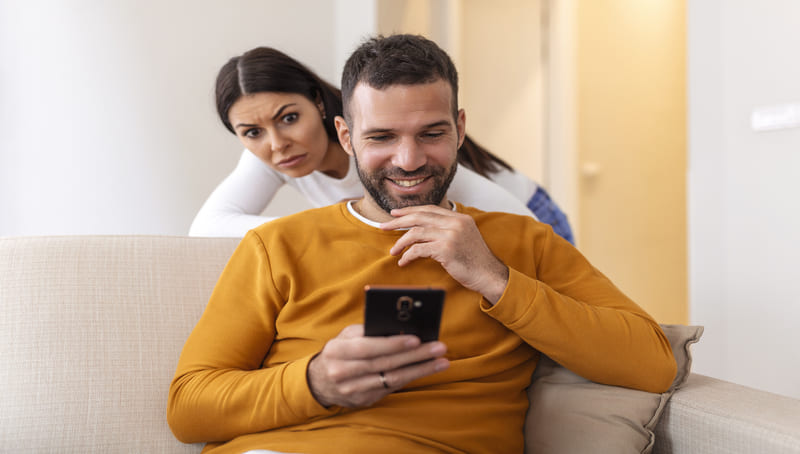 Como curar o ciúme no relacionamento: guia para superar a possessividade